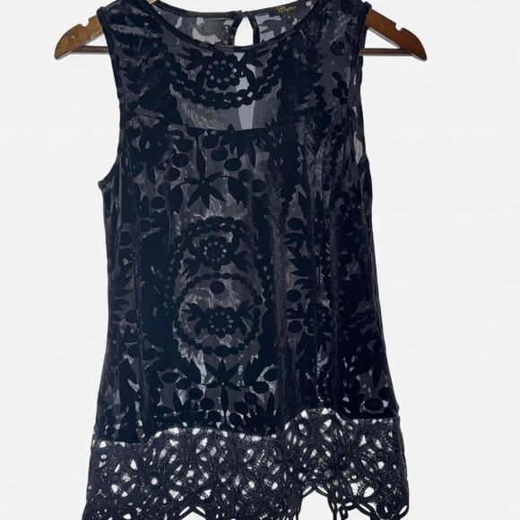 Tops - Black Sheer Lace Sleeveless Blouse with Keyhole Back (Size Small)